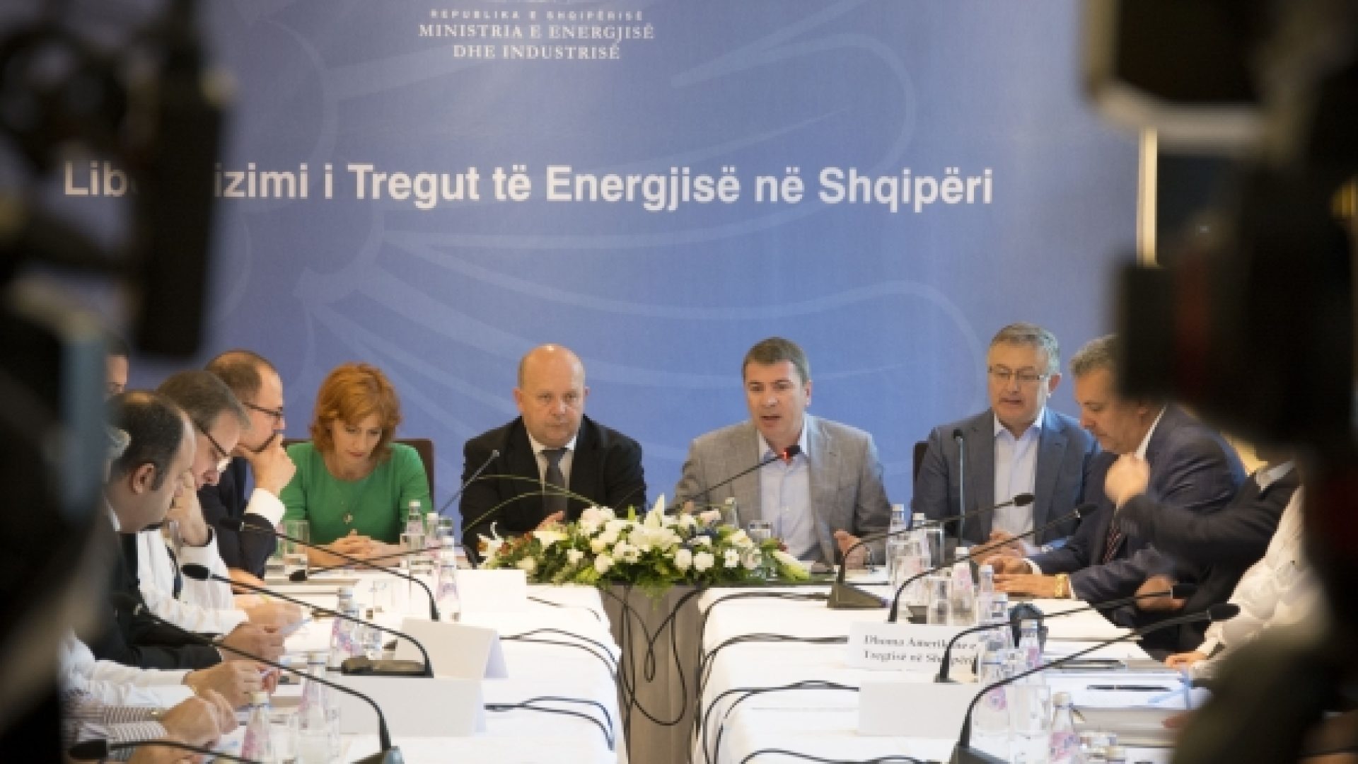 Shtyhet dhe nuk shtyhet…